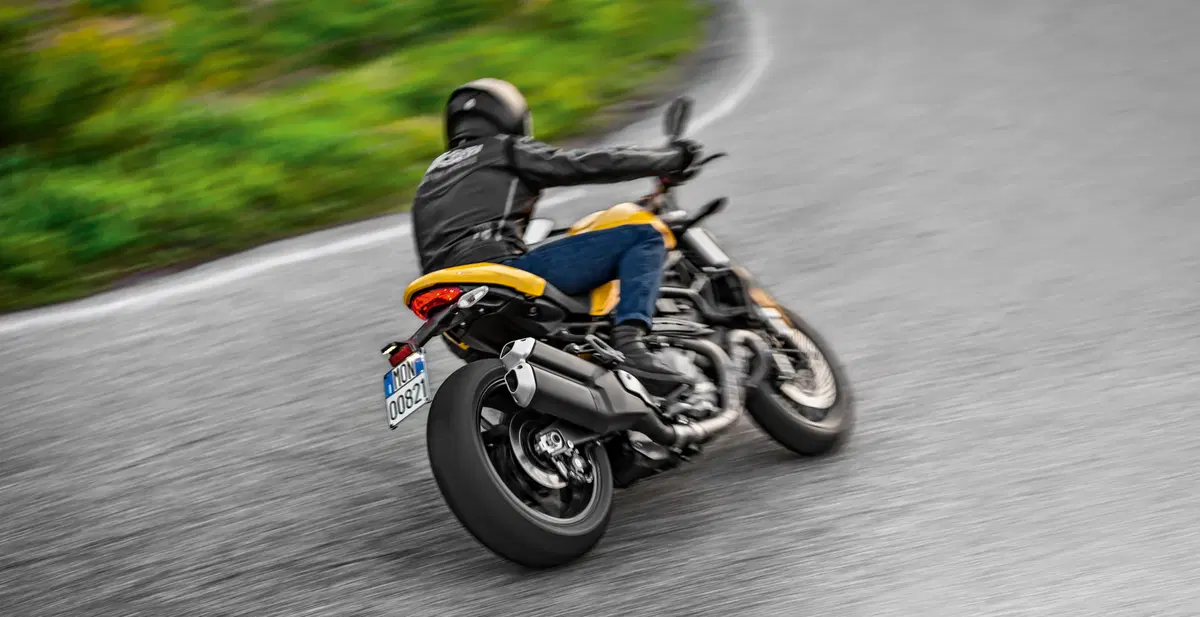 Nuova Ducati Monster 821, prima novità 2018 (2)