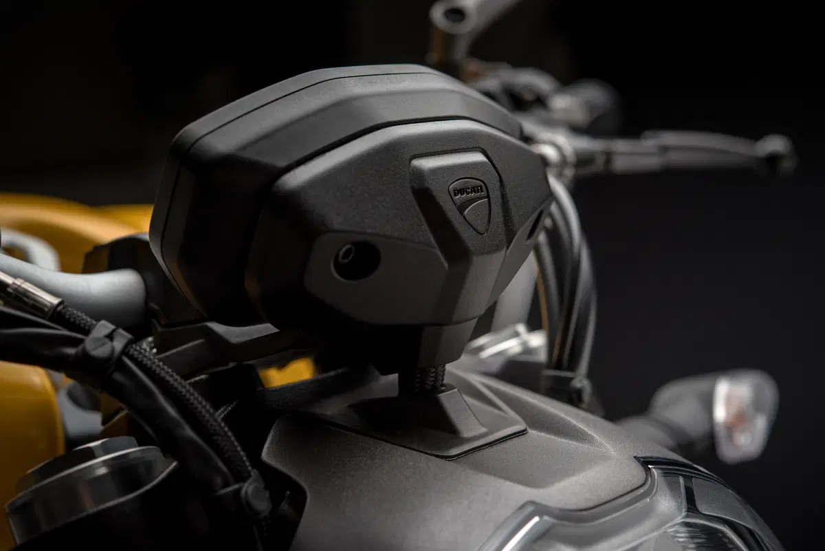 Nuova Ducati Monster 821, prima novità 2018 (18)