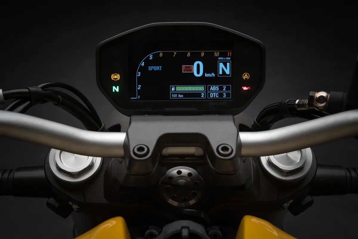 Nuova Ducati Monster 821, prima novità 2018 (21)