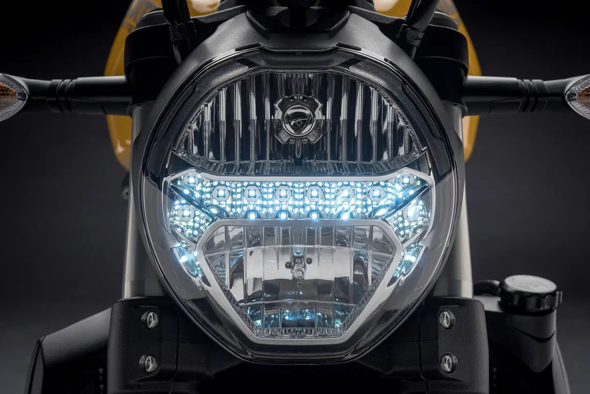 Nuova Ducati Monster 821, prima novità 2018 (20)