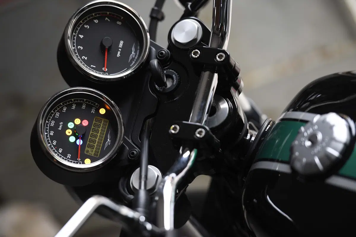 Moto Guzzi V7 III (17)