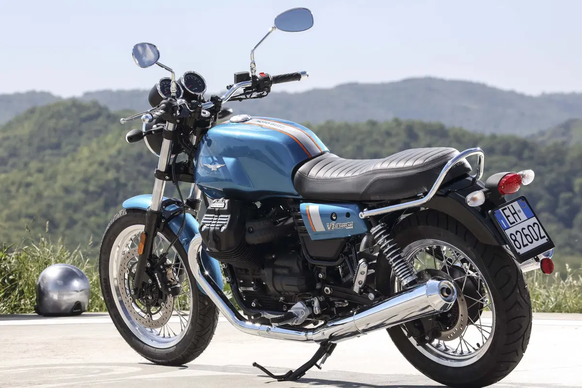 Moto Guzzi V7 III (19)