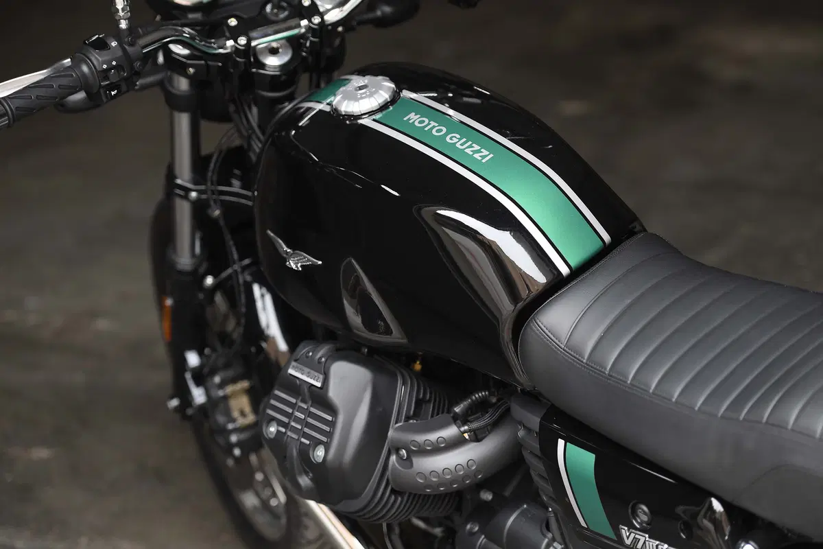 Moto Guzzi V7 III (22)