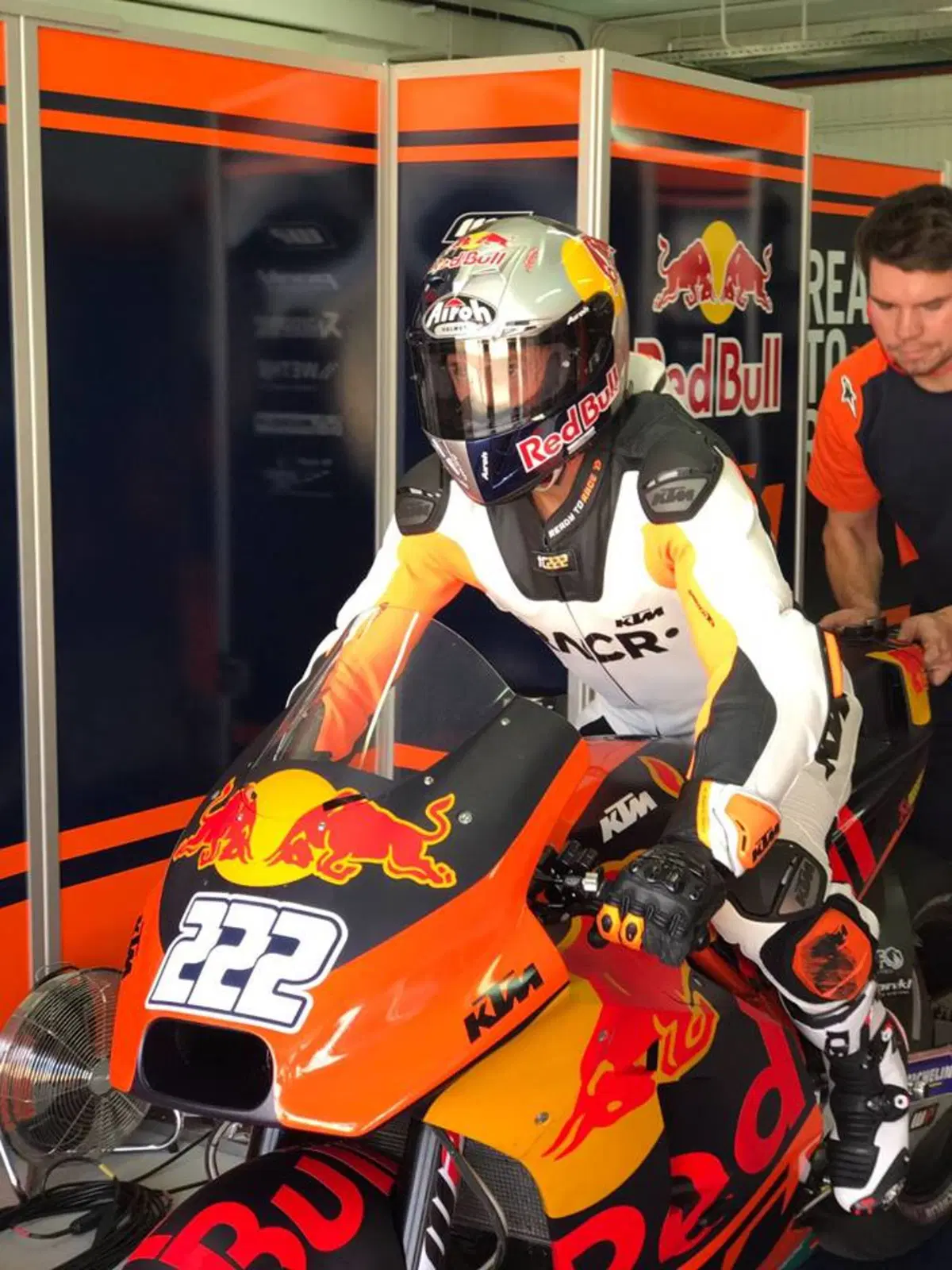 Tony Cairoli in pista con la KTM RC16 a Valencia