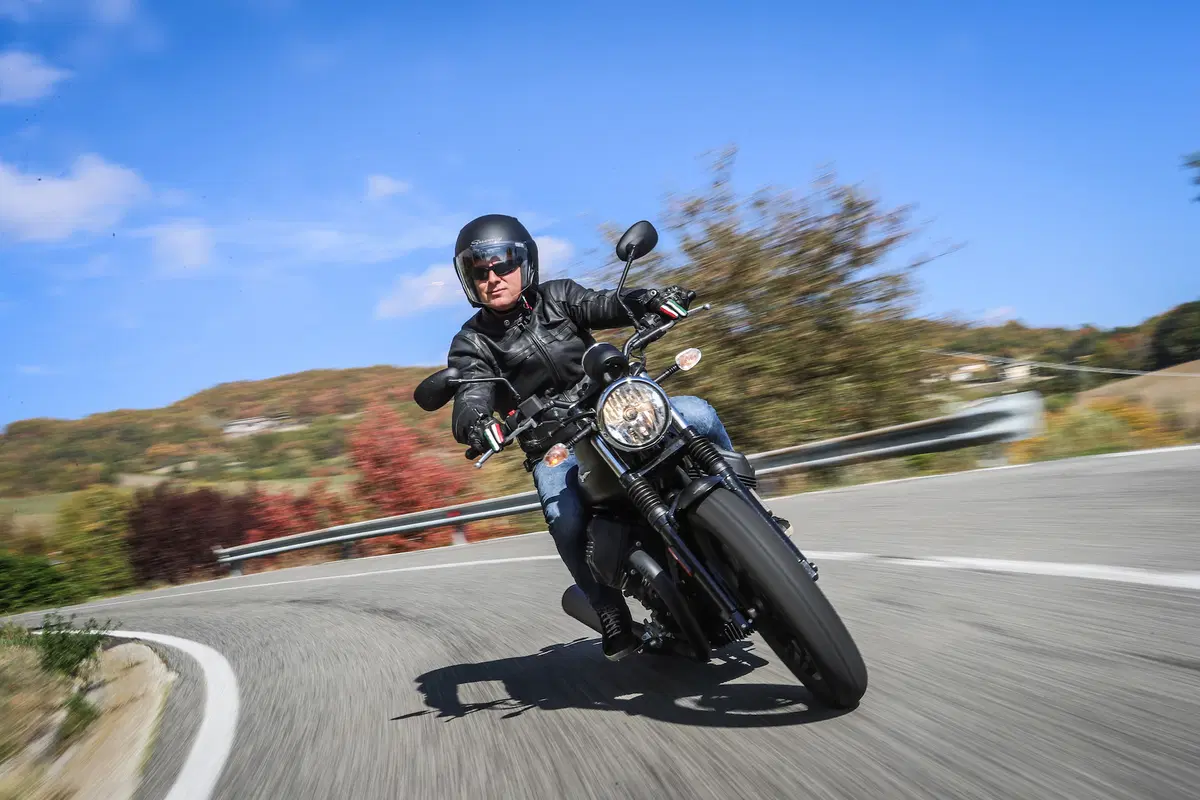 Moto Guzzi V7 III (3)