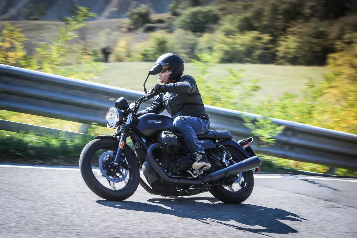 Moto Guzzi V7 III (7)
