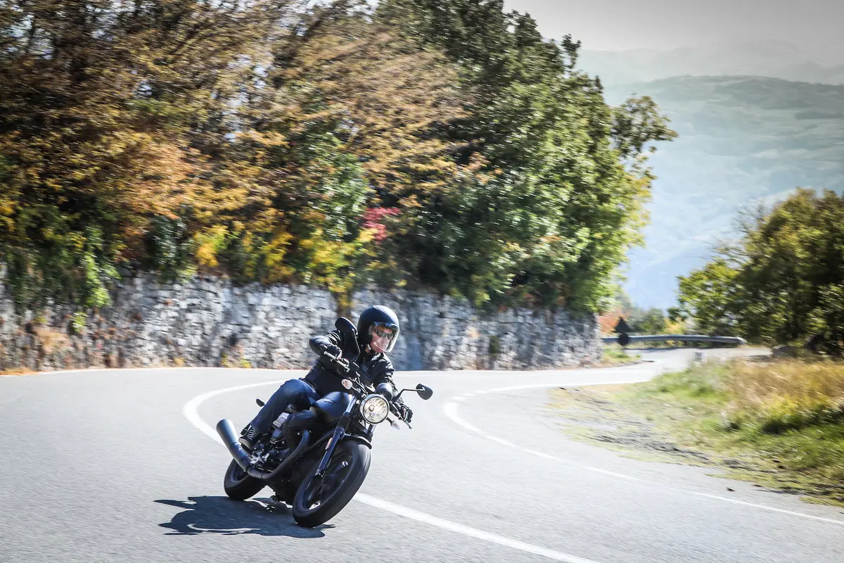 Moto Guzzi V7 III (5)