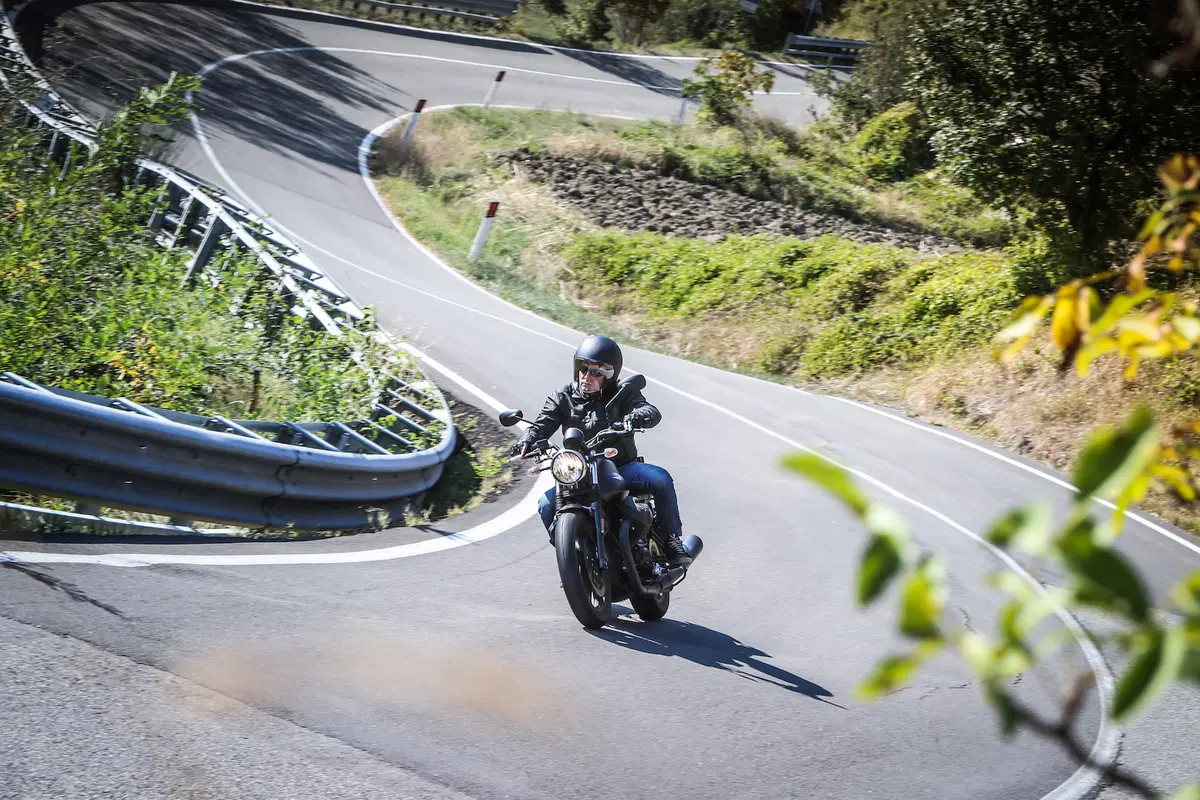Moto Guzzi V7 III (9)