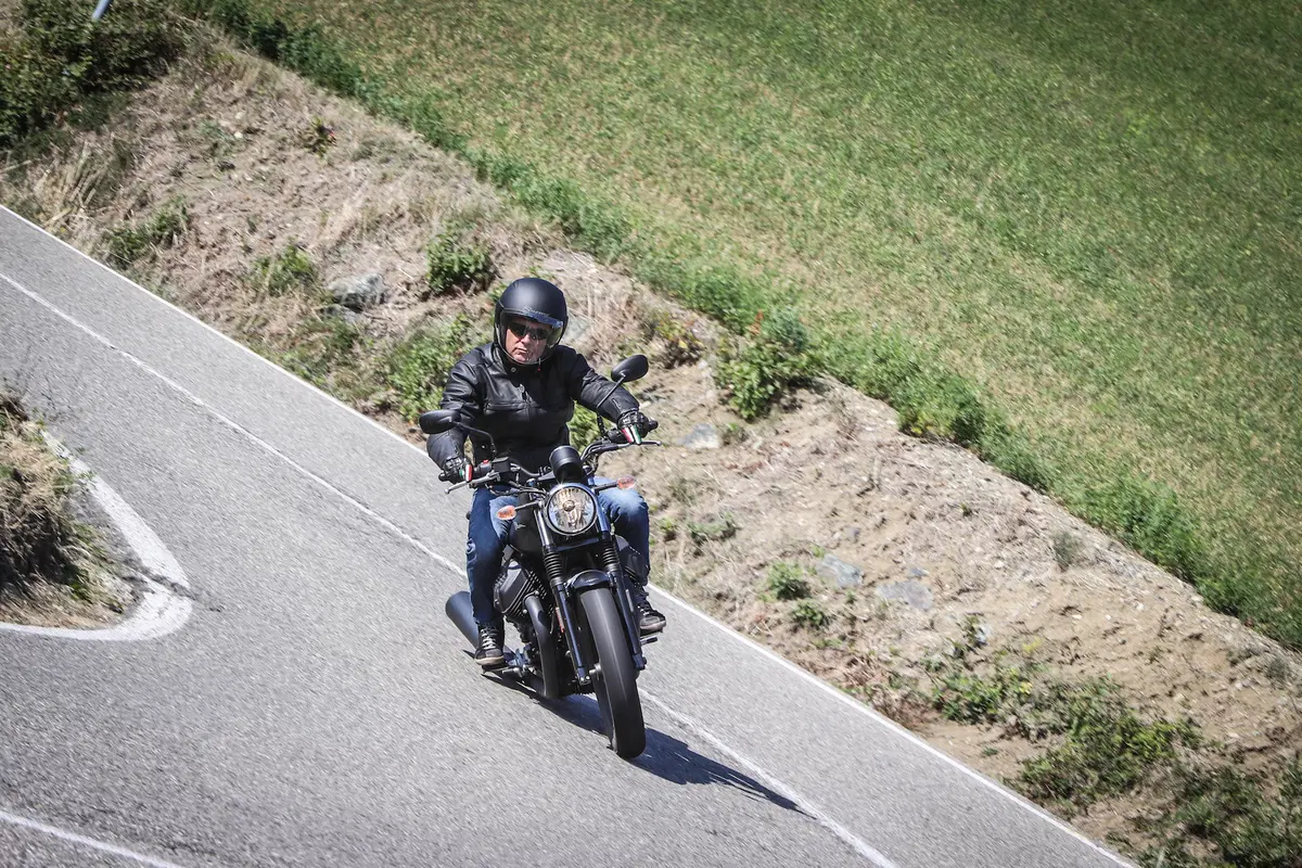 Moto Guzzi V7 III (2)