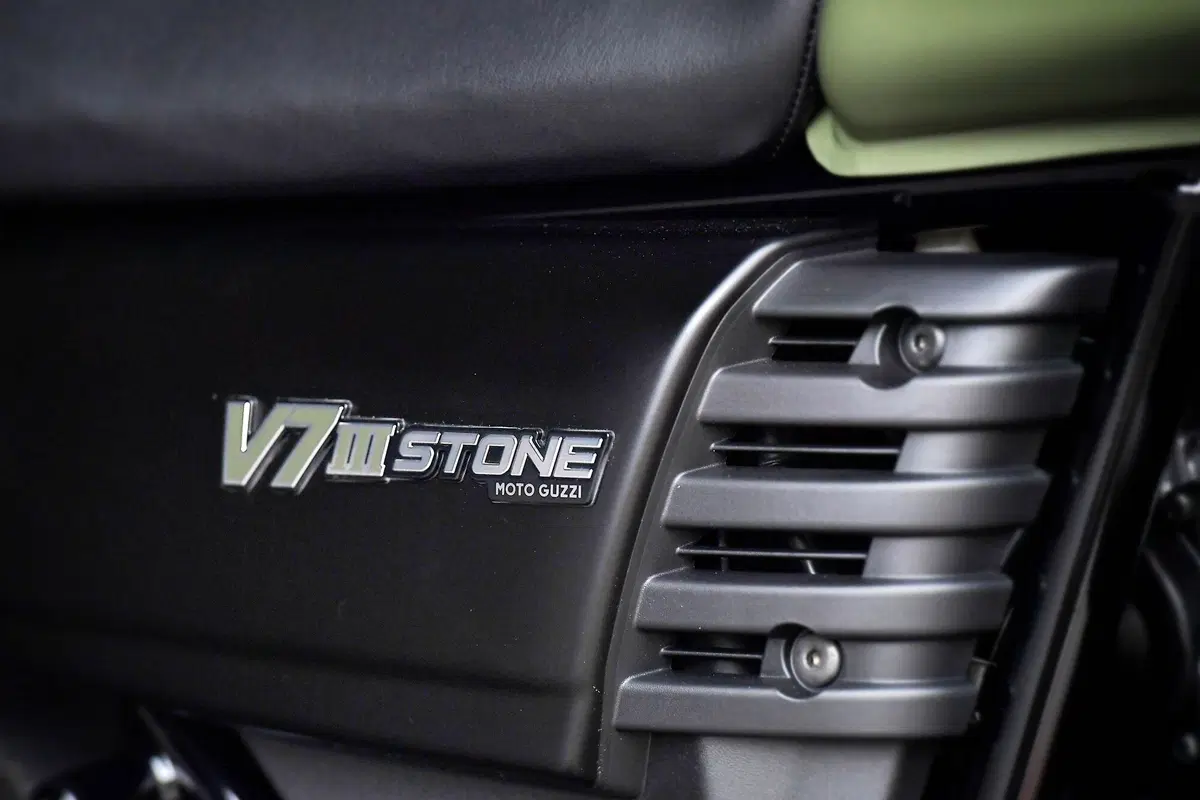 Moto Guzzi V7 III (2)