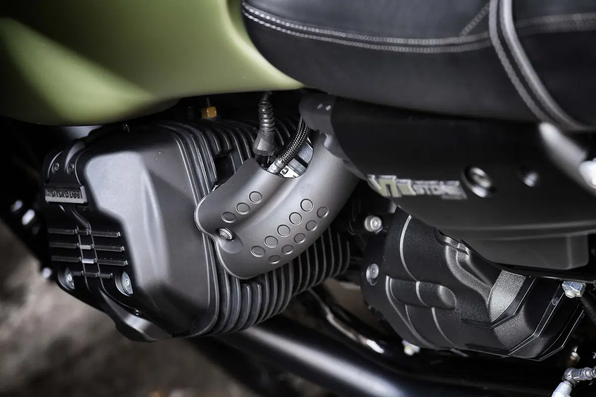 Moto Guzzi V7 III (5)