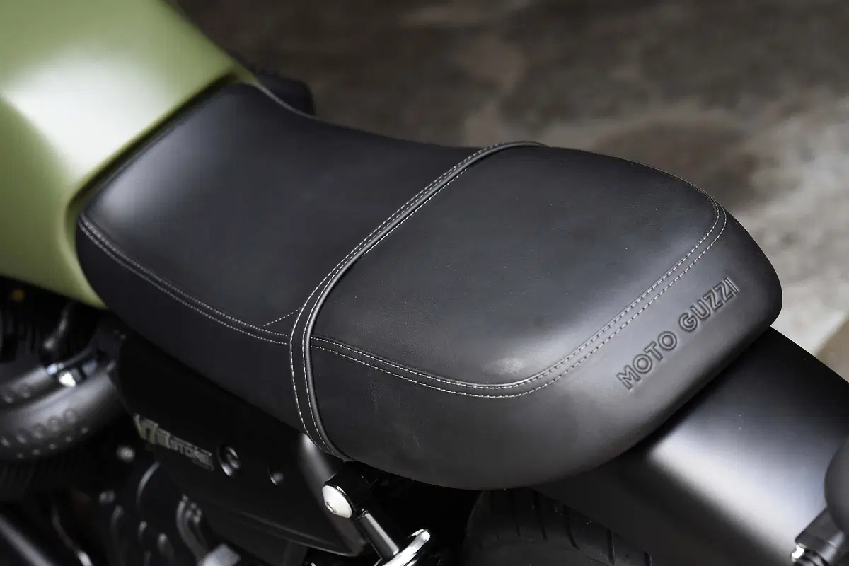Moto Guzzi V7 III (6)