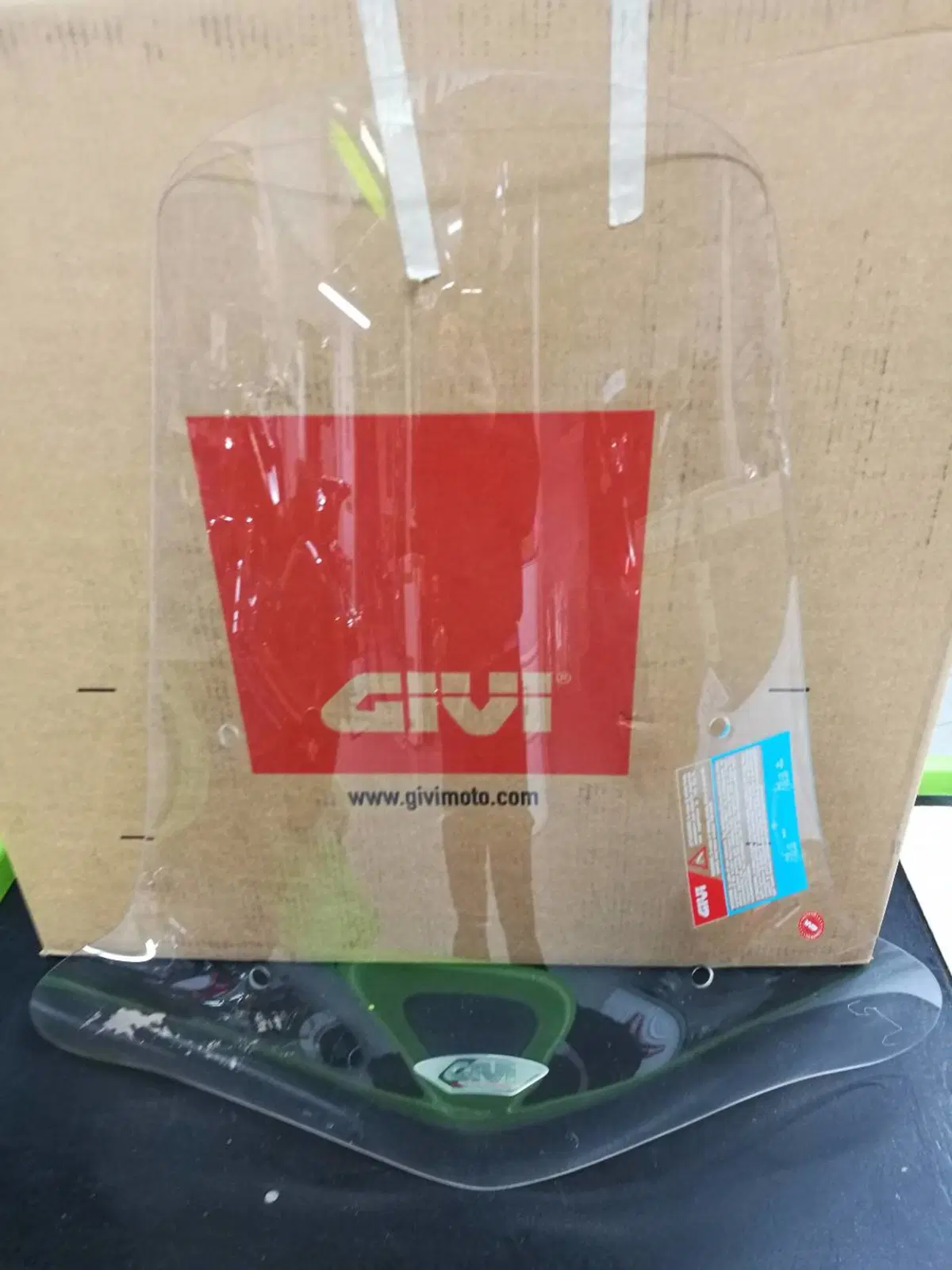 Parabrezza GIVI scooter v