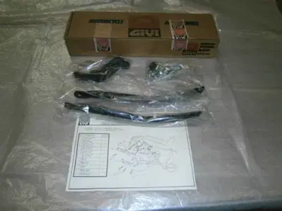 portaborse laterali Y133 HONDA DOMINATOR Givi