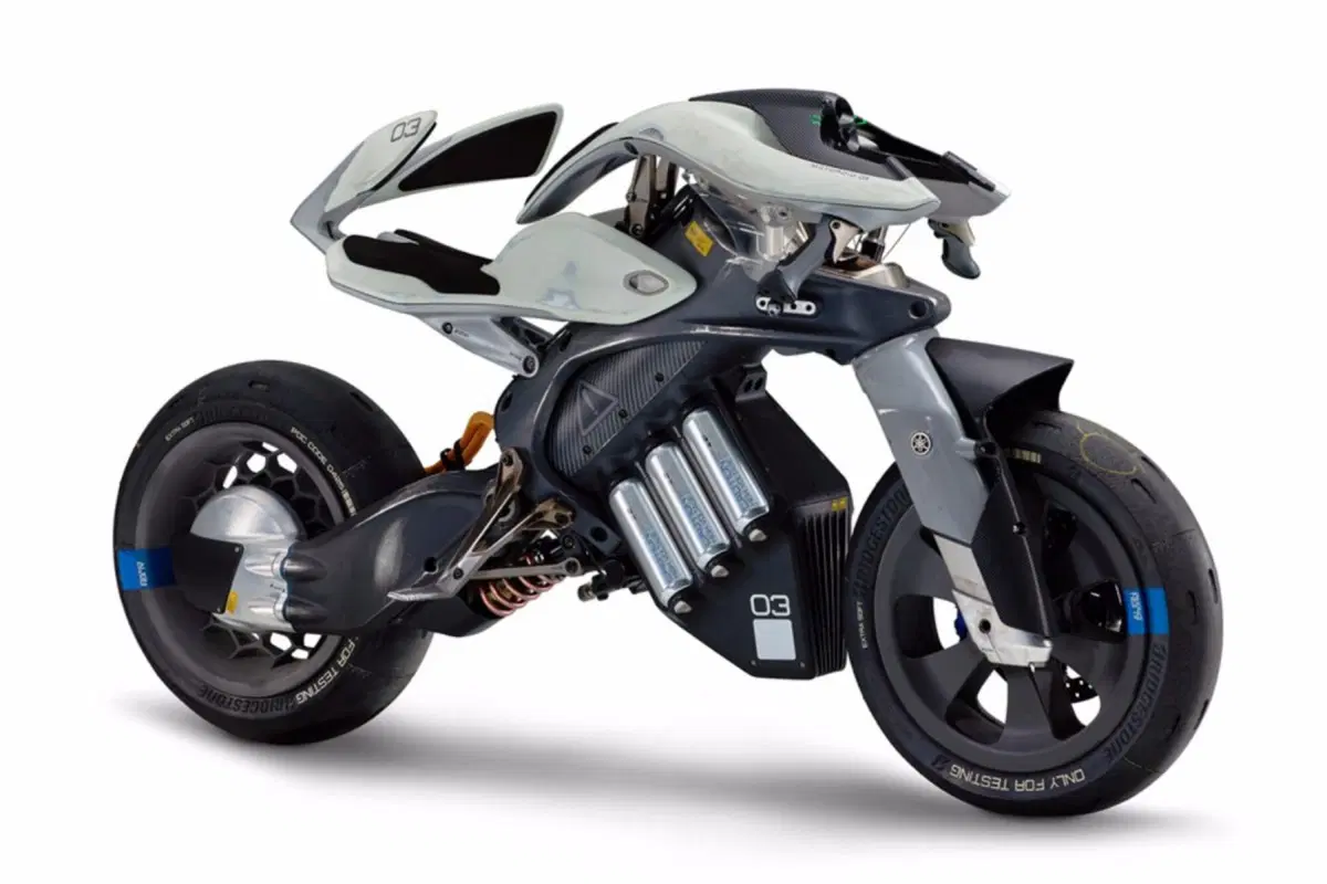 Yamaha MOTOROiD 03, l'intelligenza artificiale. E il pilota? (3)