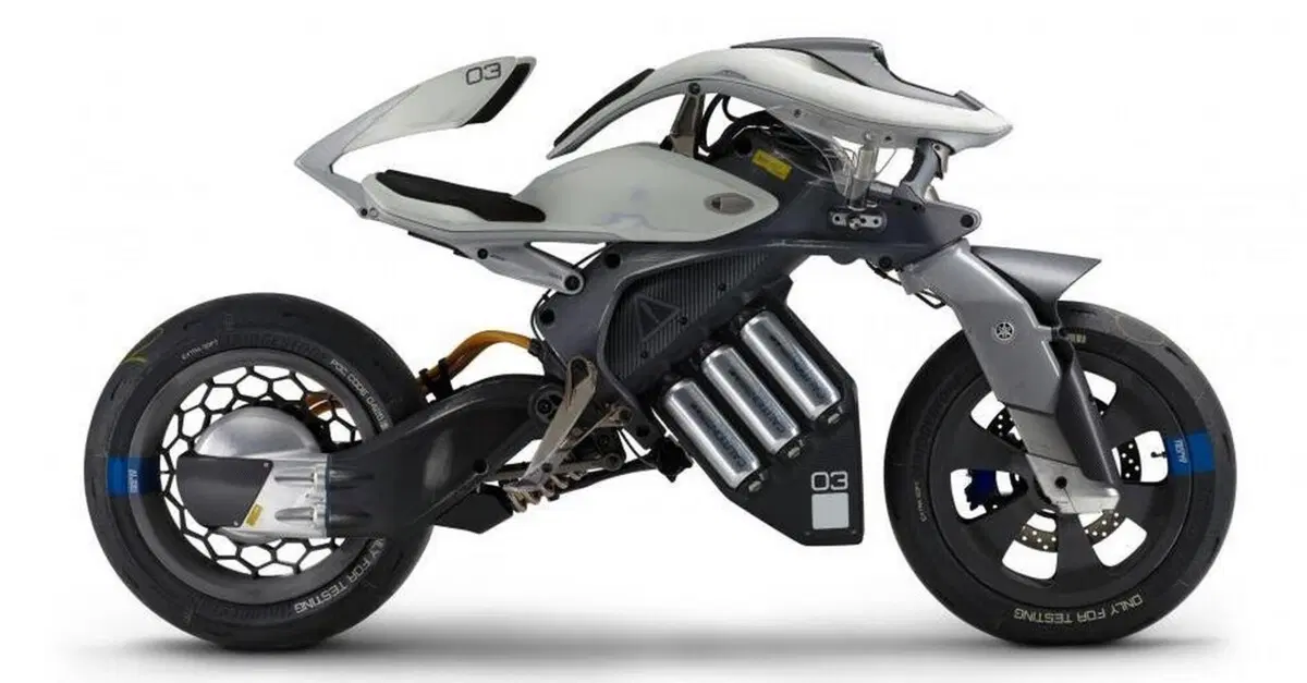 Yamaha MOTOROiD 03, l'intelligenza artificiale. E il pilota?