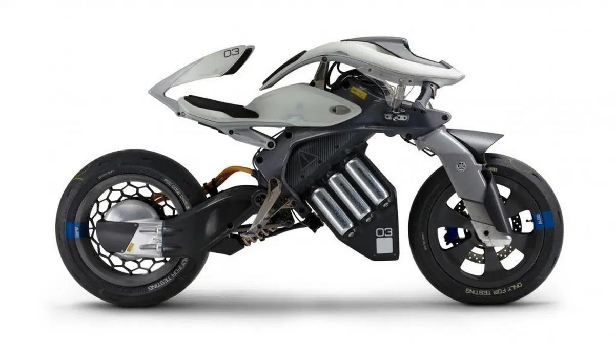 Yamaha MOTOROiD 03, l'intelligenza artificiale. E il pilota? (2)