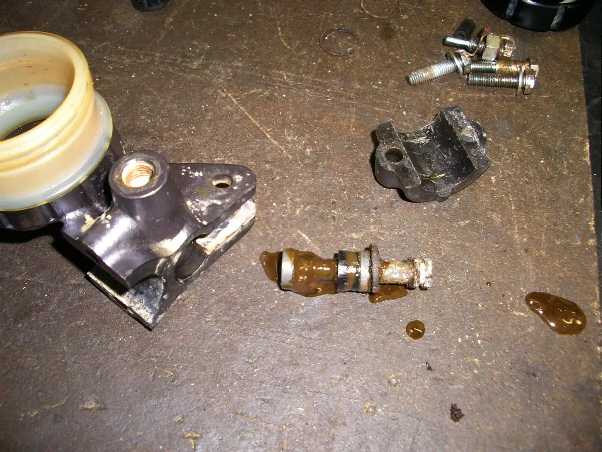 Restaurando, puntata 15: Kawasaki 400 Mach II 1974 (24)