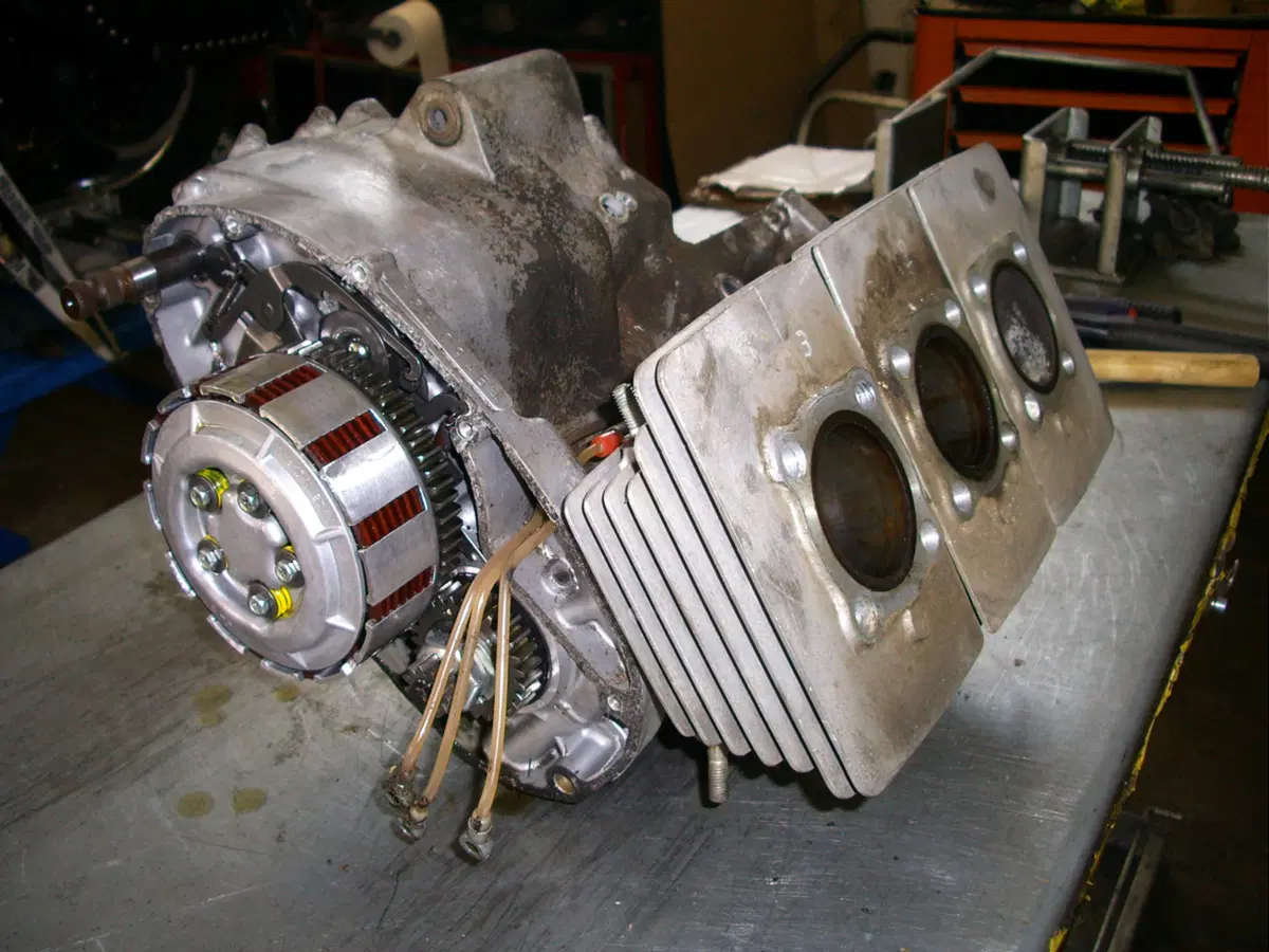 Restaurando, puntata 15: Kawasaki 400 Mach II 1974 (76)