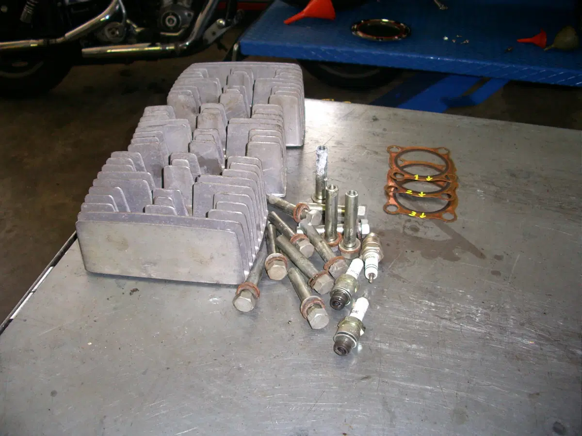 Restaurando, puntata 15: Kawasaki 400 Mach II 1974 (77)