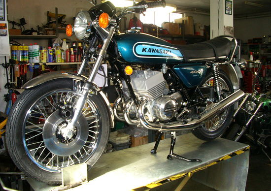 Restaurando, puntata 15: Kawasaki 400 Mach II 1974