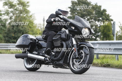 Foto Spia: Moto Guzzi California Bagger (4)