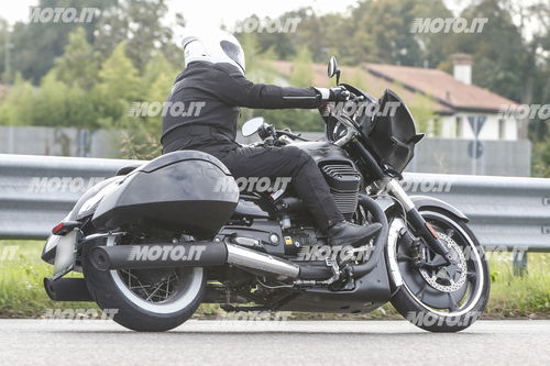 Foto Spia: Moto Guzzi California Bagger (8)