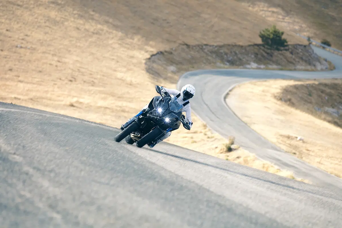 Yamaha Niken, debutto a Tokyo, in arrivo ad EICMA (3)