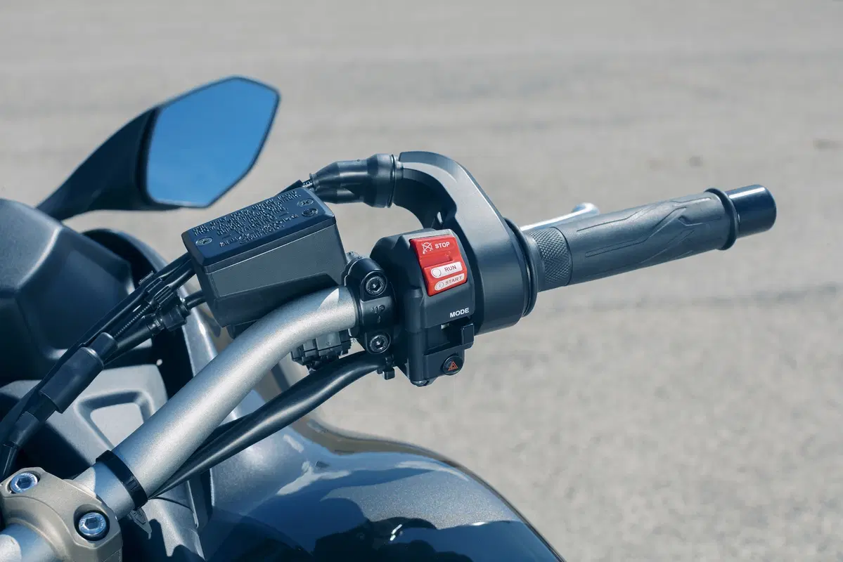 Yamaha Niken, debutto a Tokyo, in arrivo ad EICMA (16)