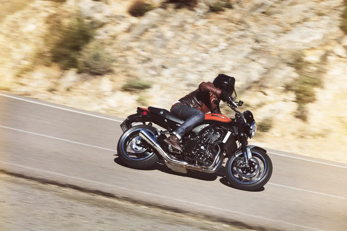 Kawasaki Z900RS 2018, foto e dati (10)