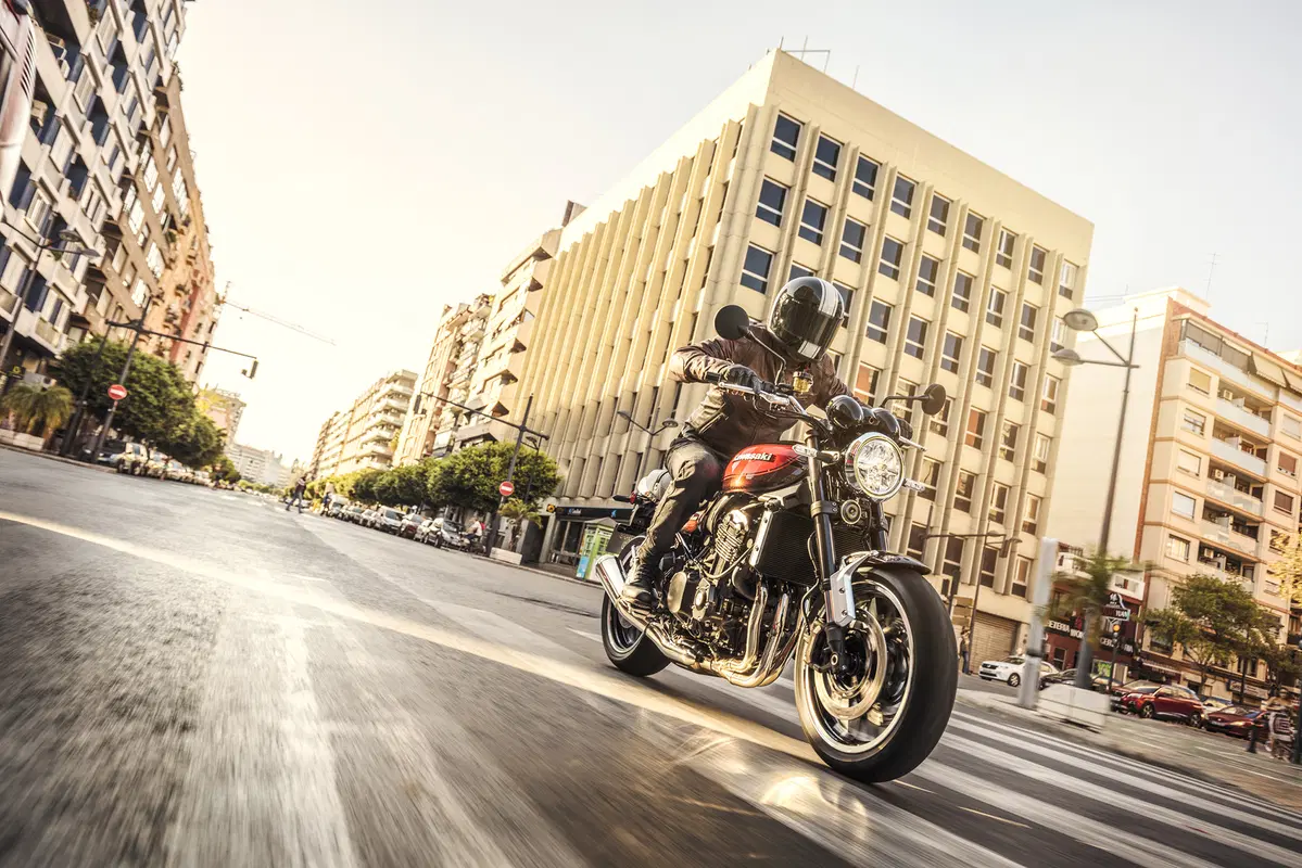Kawasaki Z900RS 2018, foto e dati (11)