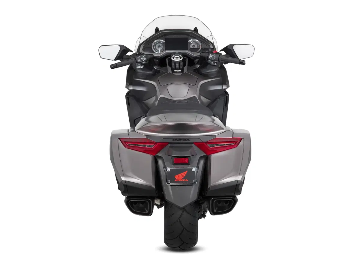 Honda GL 1800 Gold Wing 2018. Cambia tutta e si fa in tre (18)