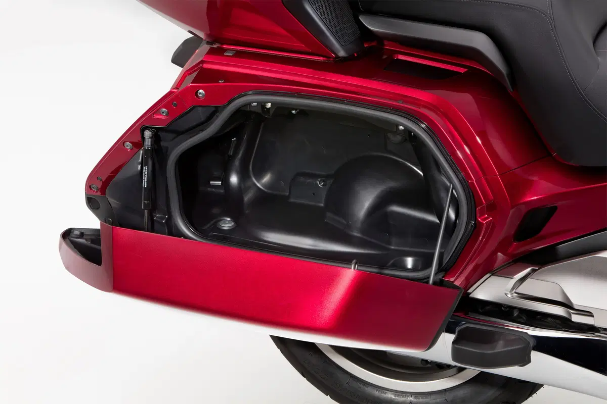 Honda GL 1800 Gold Wing 2018. Cambia tutta e si fa in tre (30)
