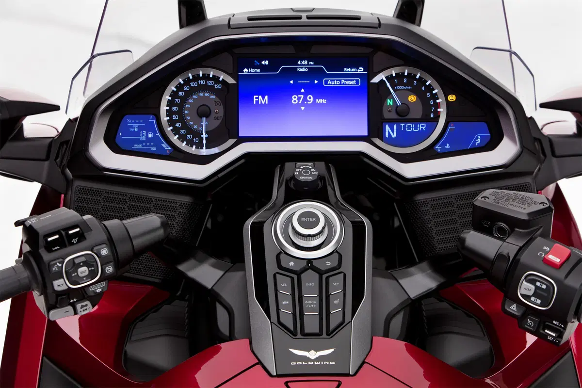 Honda GL 1800 Gold Wing 2018. Cambia tutta e si fa in tre (28)