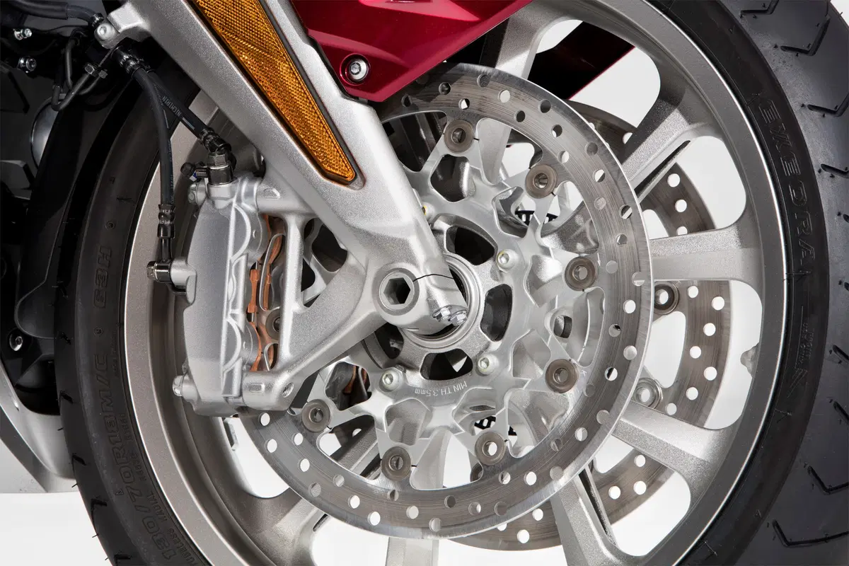 Honda GL 1800 Gold Wing 2018. Cambia tutta e si fa in tre (33)