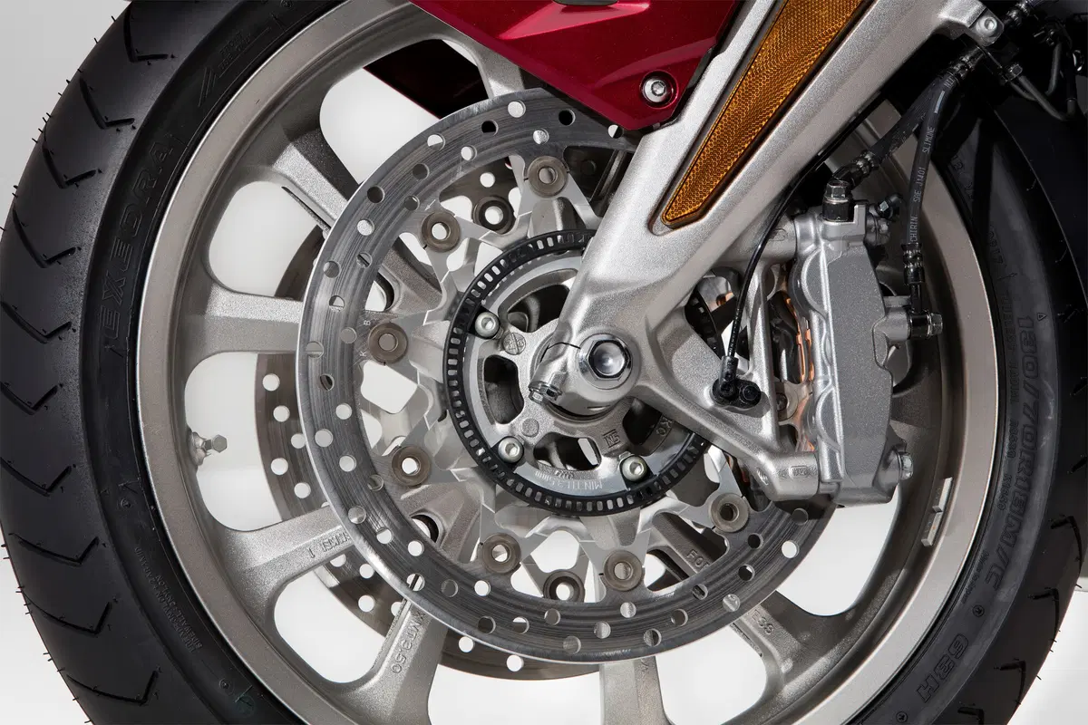 Honda GL 1800 Gold Wing 2018. Cambia tutta e si fa in tre (34)
