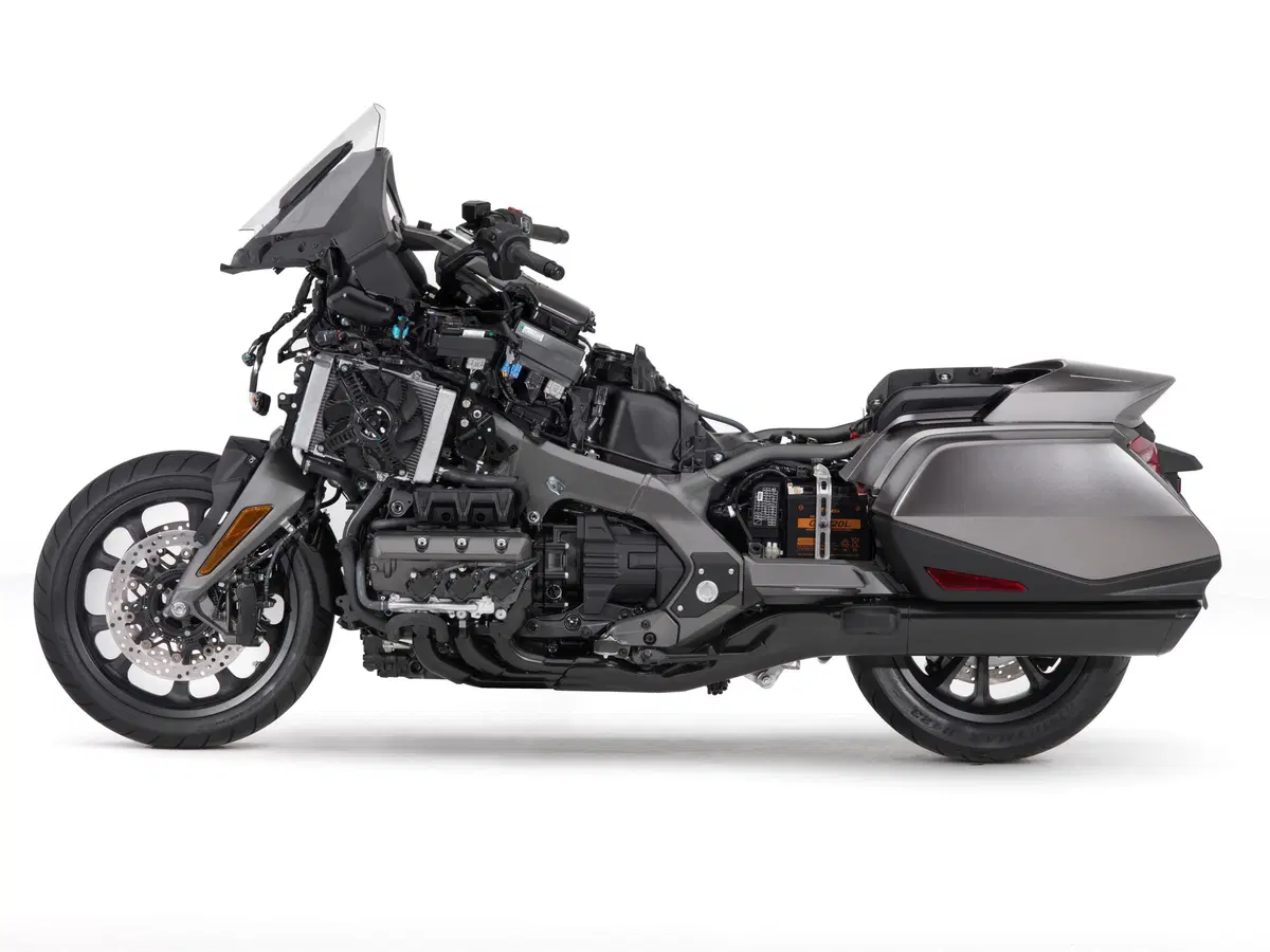 Honda GL 1800 Gold Wing 2018. Cambia tutta e si fa in tre (39)