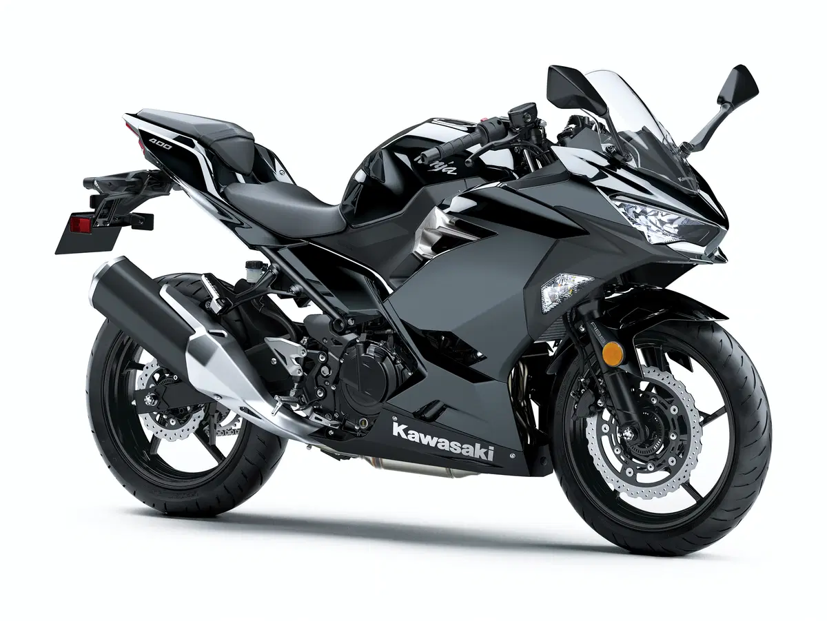 Kawasaki Ninja 400 2018. Foto e dati