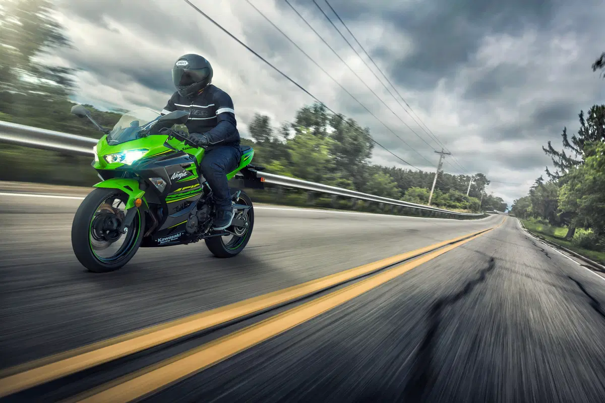 Kawasaki Ninja 400 2018. Foto e dati (16)