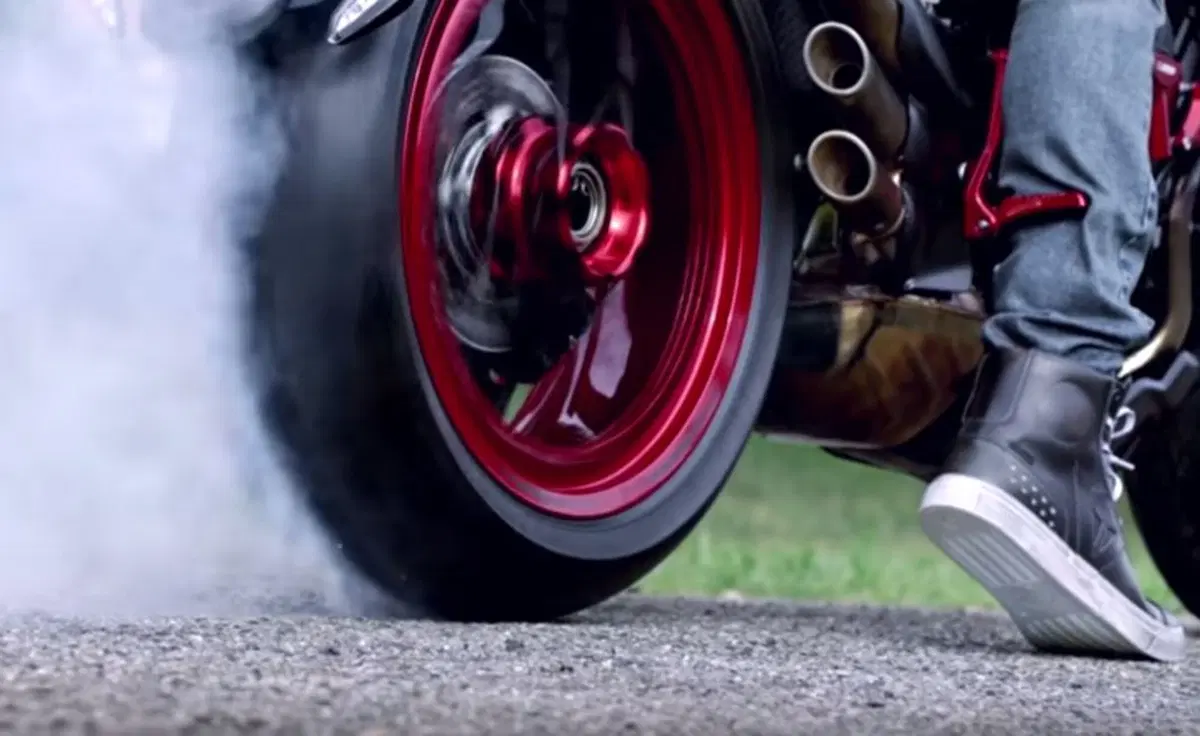 MV Agusta Dragster RR Lewis Hamilton #44 (7)