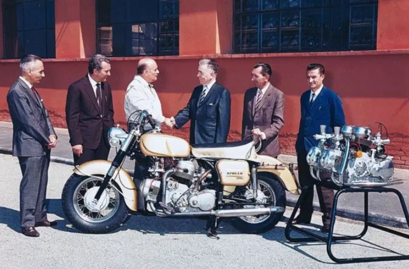 La consegna della prima Apollo a Joe Berliner