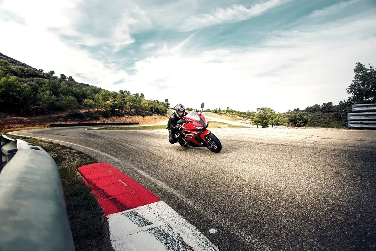 Honda CBR500R 2016 (2)