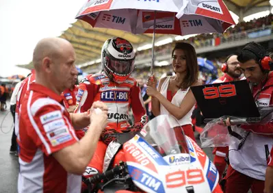MotoGP 2017. Lorenzo: Ho provato a vincere. Dall'Igna: Scelte dolorose ma vanno fatte