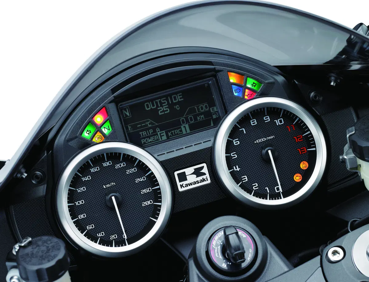 Kawasaki ZZR 1400 2016 (7)