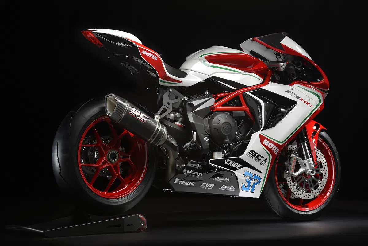 Tre moto speciali da MV Agusta: F3 675 e 800 RC, Brutale 800 RR Pirelli (7)