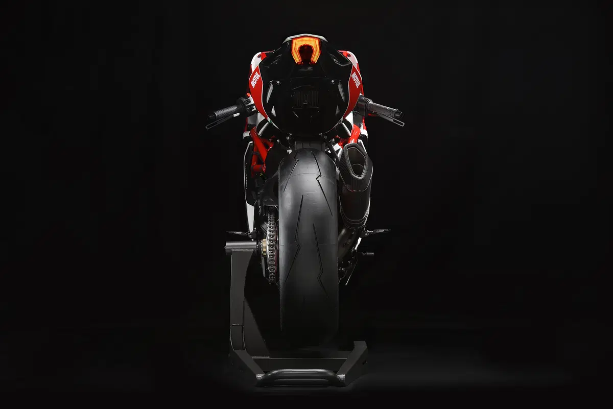 Tre moto speciali da MV Agusta: F3 675 e 800 RC, Brutale 800 RR Pirelli (9)