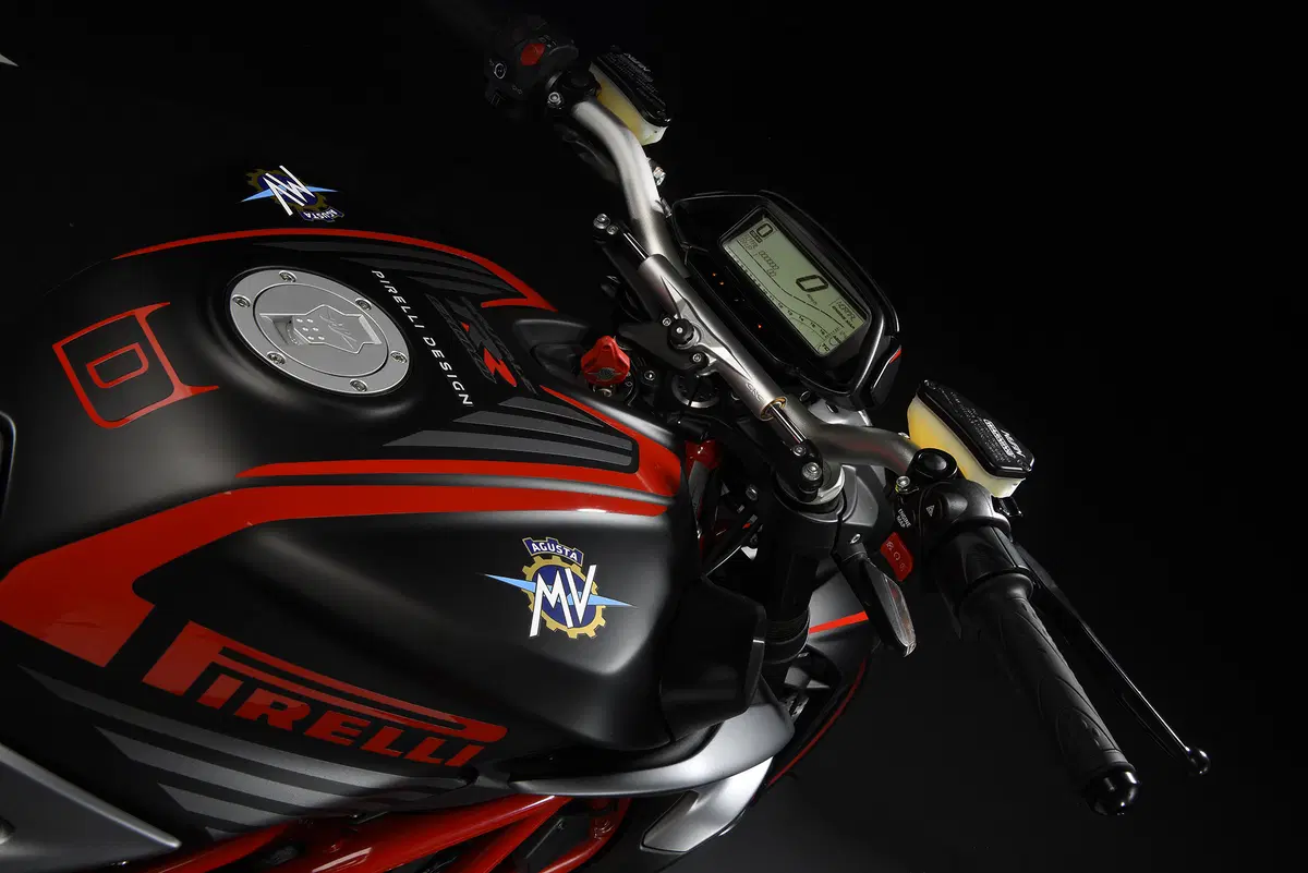 Tre moto speciali da MV Agusta: F3 675 e 800 RC, Brutale 800 RR Pirelli (23)