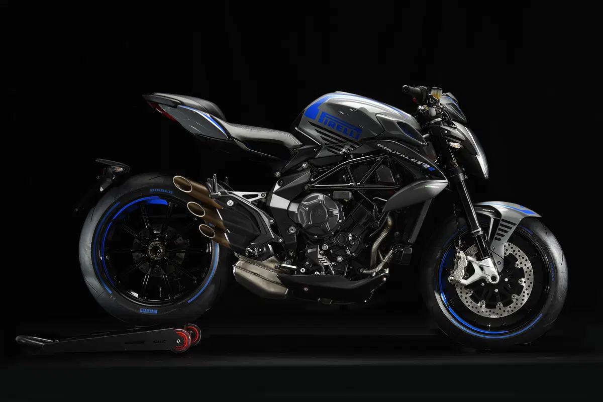 Tre moto speciali da MV Agusta: F3 675 e 800 RC, Brutale 800 RR Pirelli (17)