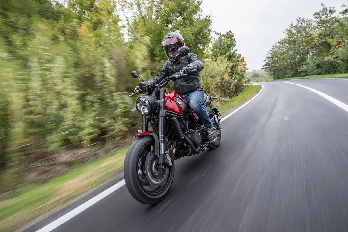 Benelli Leoncino 500 (3)