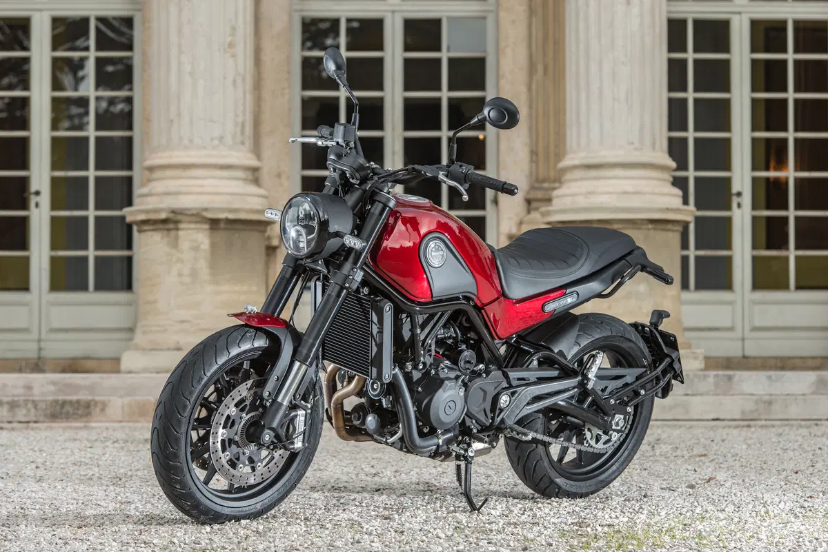 Benelli Leoncino 500 (9)